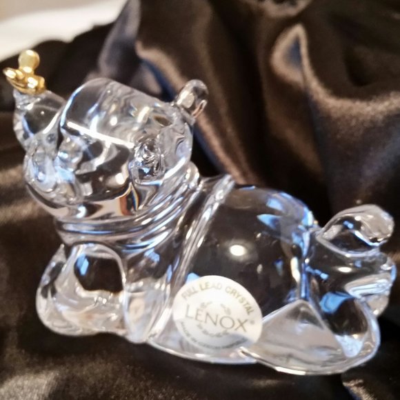 Winnie the Pooh Swarovski Crystal Figurine - Picture 1 of 3